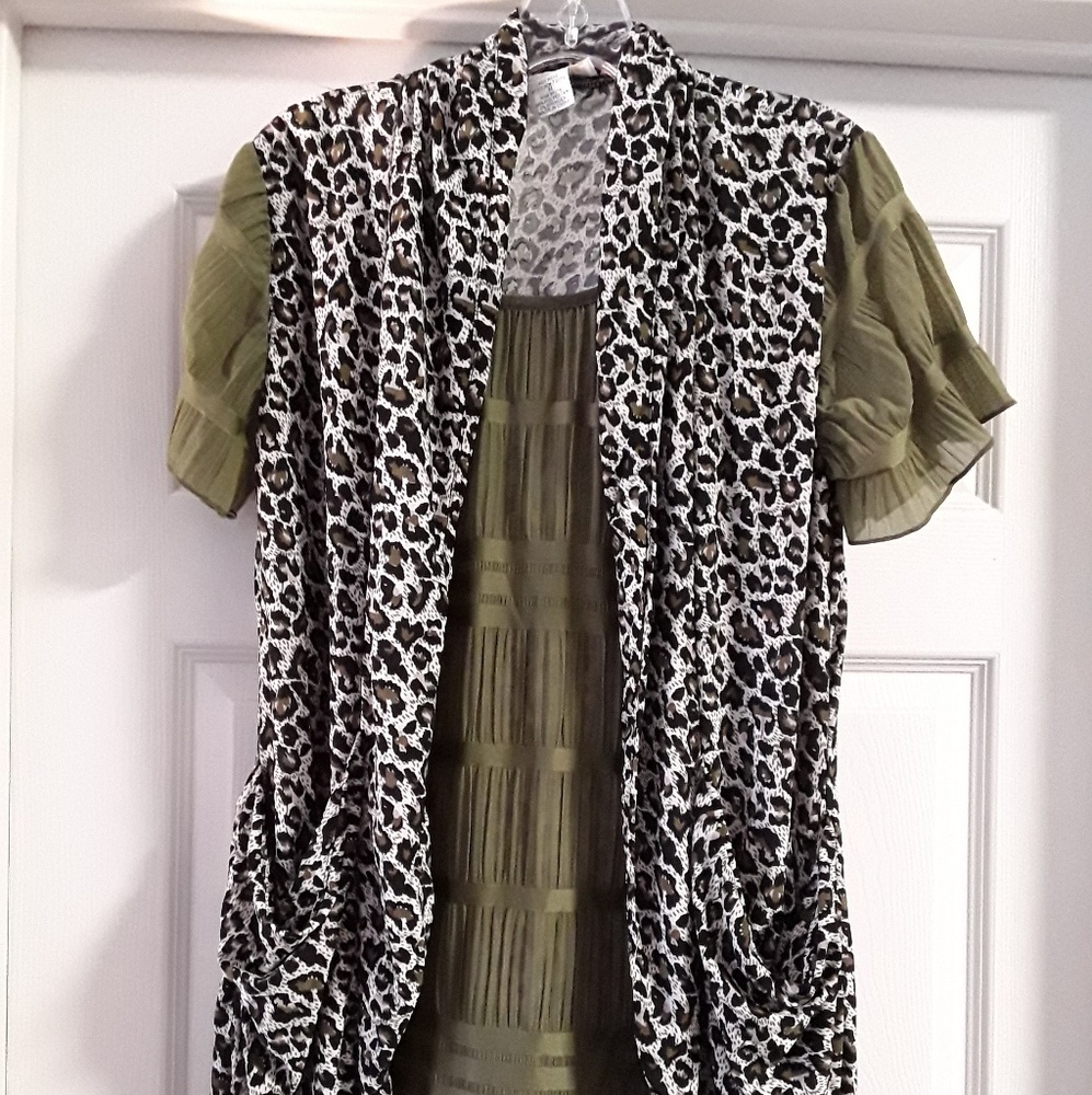 Attached blouse , 95% polyester , 5% spandex